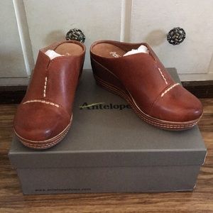 Antelope- Tobacco Contrast Stitch Leather Clog- Style 420 Size 6 NWT and bag